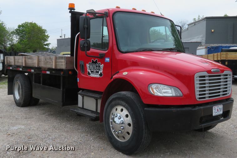 image for item FP9276 2005 Freightliner Business Class M2  flatbed truck