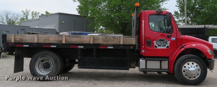 image for item FP9276 2005 Freightliner Business Class M2  flatbed truck