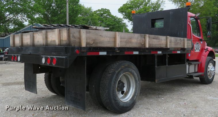 image for item FP9276 2005 Freightliner Business Class M2  flatbed truck