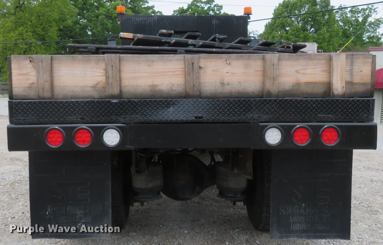 image for item FP9276 2005 Freightliner Business Class M2  flatbed truck