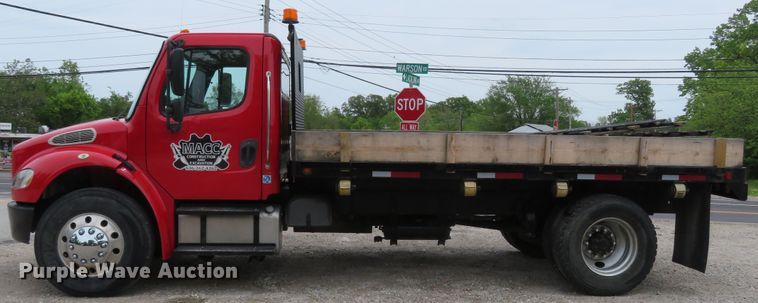 image for item FP9276 2005 Freightliner Business Class M2  flatbed truck
