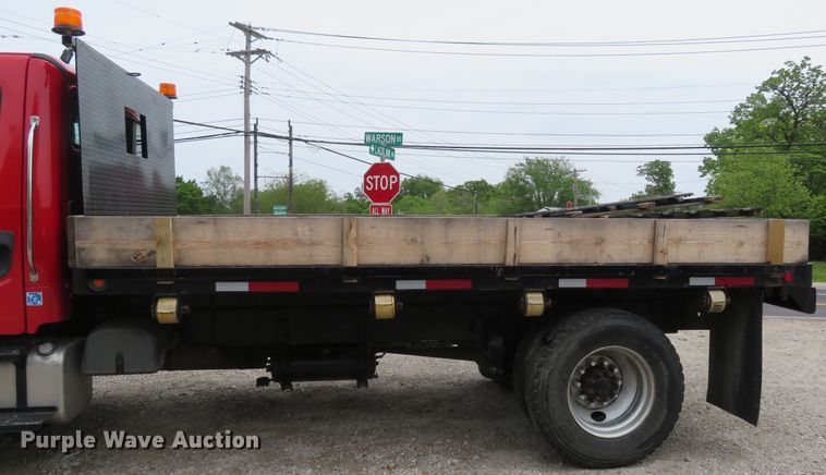 image for item FP9276 2005 Freightliner Business Class M2  flatbed truck