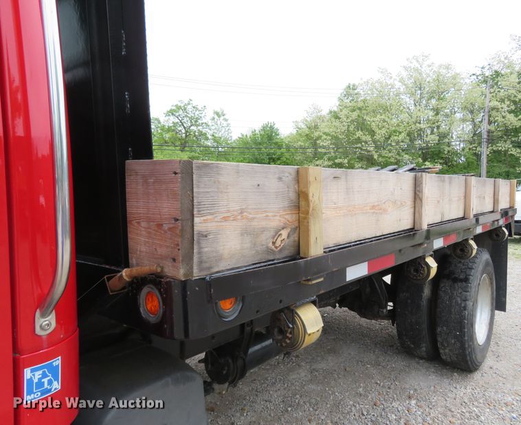 image for item FP9276 2005 Freightliner Business Class M2  flatbed truck