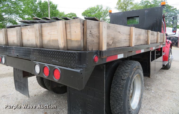 image for item FP9276 2005 Freightliner Business Class M2  flatbed truck