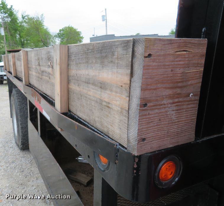 image for item FP9276 2005 Freightliner Business Class M2  flatbed truck