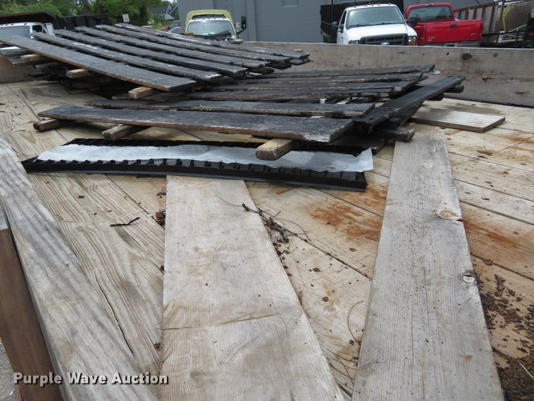 image for item FP9276 2005 Freightliner Business Class M2  flatbed truck