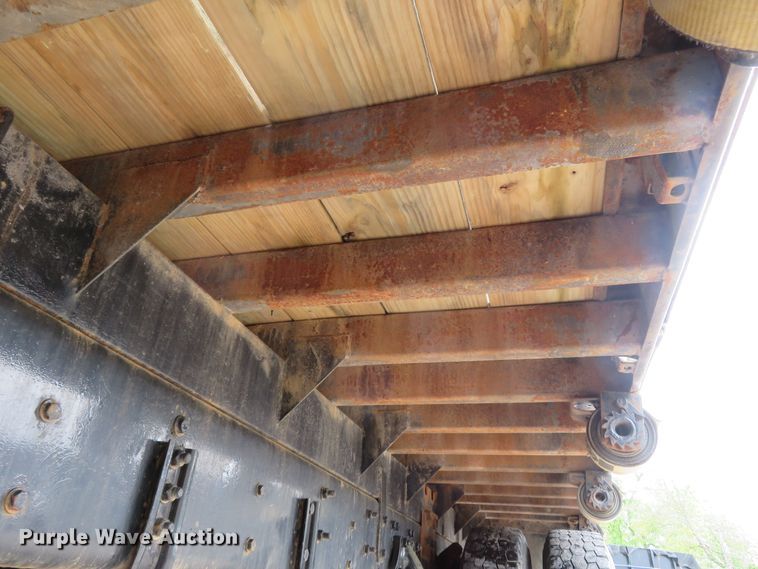 image for item FP9276 2005 Freightliner Business Class M2  flatbed truck