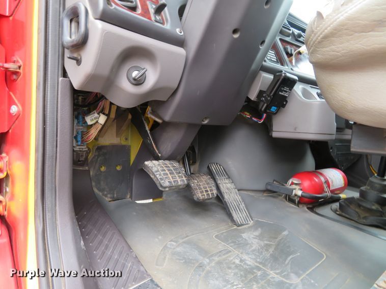 image for item FP9276 2005 Freightliner Business Class M2  flatbed truck