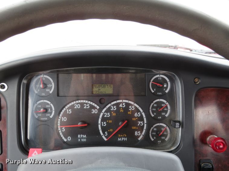 image for item FP9276 2005 Freightliner Business Class M2  flatbed truck