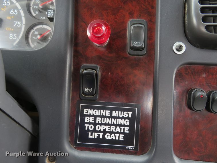 image for item FP9276 2005 Freightliner Business Class M2  flatbed truck