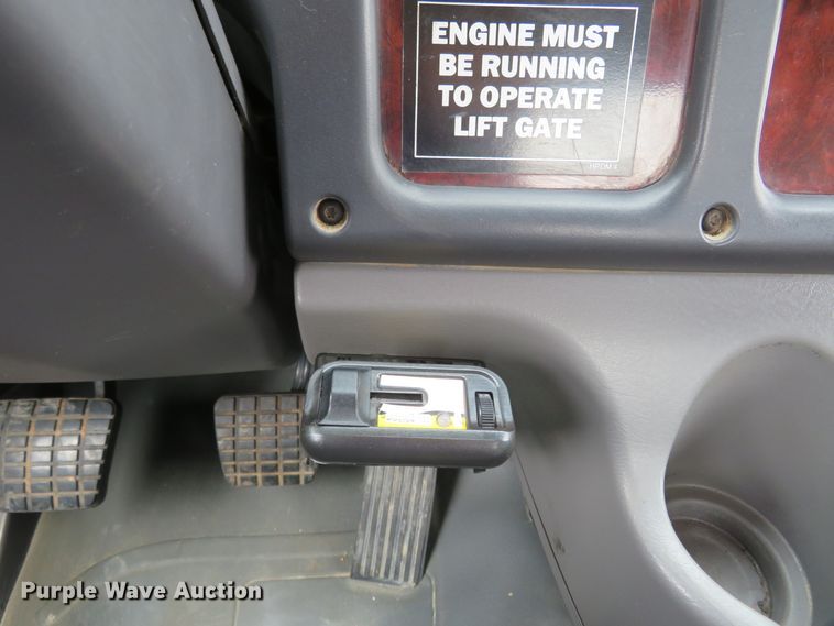 image for item FP9276 2005 Freightliner Business Class M2  flatbed truck