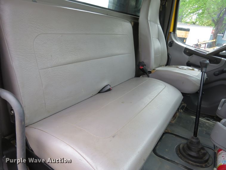 image for item FP9276 2005 Freightliner Business Class M2  flatbed truck