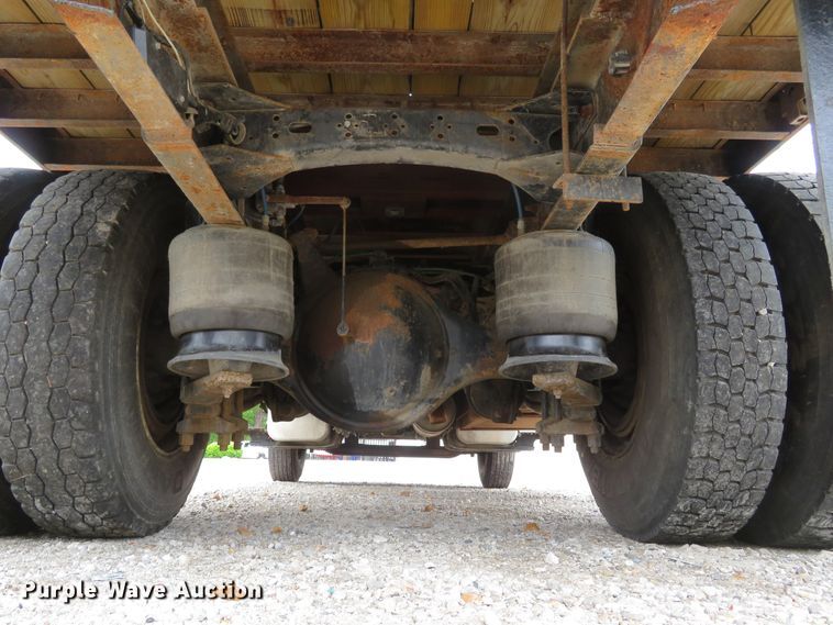 image for item FP9276 2005 Freightliner Business Class M2  flatbed truck