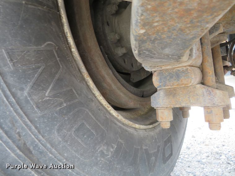 image for item FP9276 2005 Freightliner Business Class M2  flatbed truck