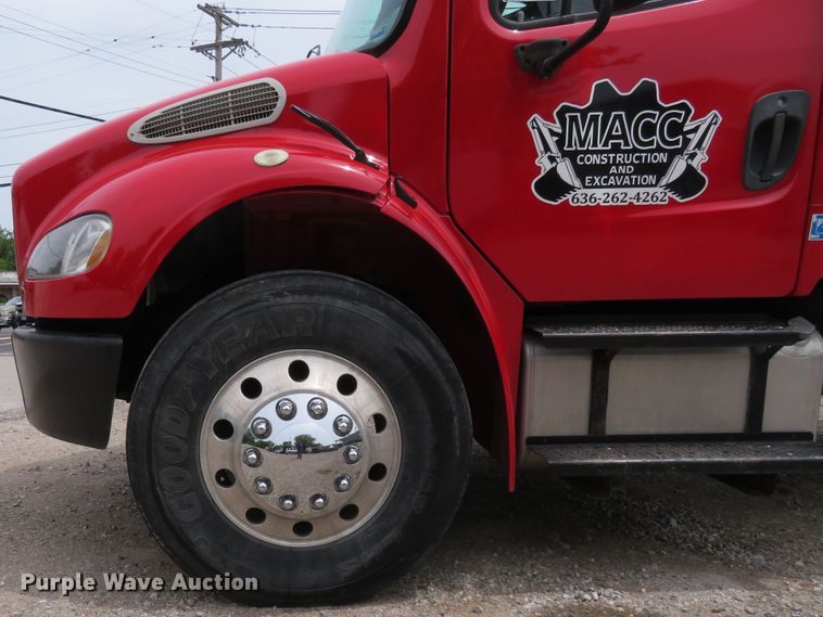 image for item FP9276 2005 Freightliner Business Class M2  flatbed truck