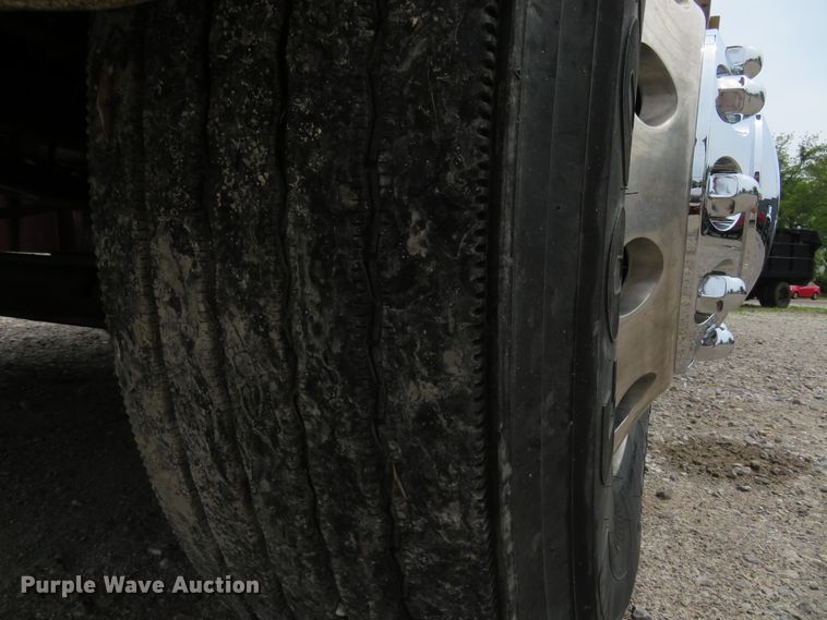 image for item FP9276 2005 Freightliner Business Class M2  flatbed truck