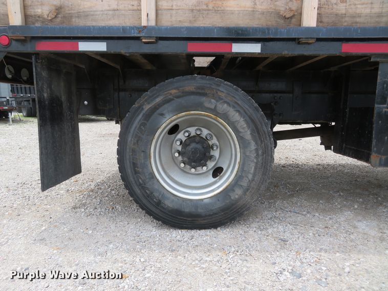 image for item FP9276 2005 Freightliner Business Class M2  flatbed truck