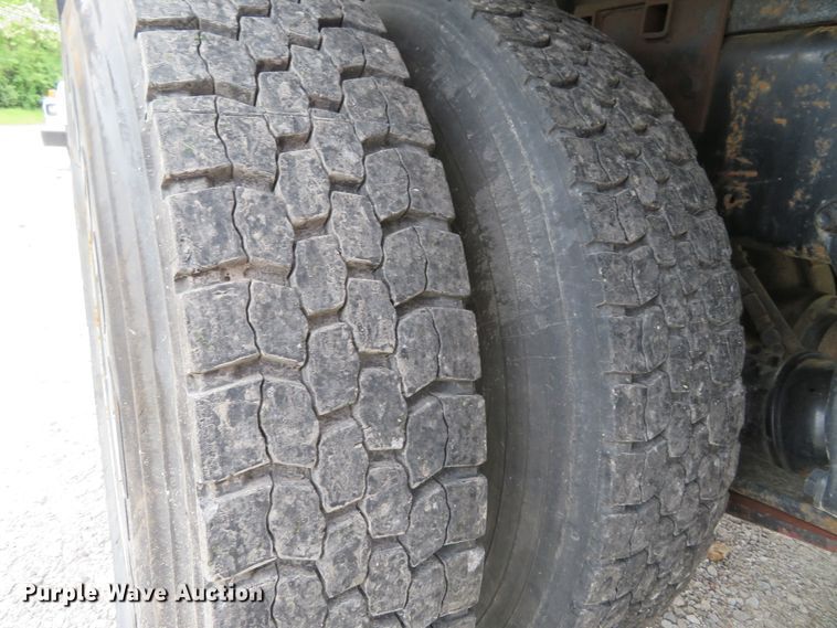 image for item FP9276 2005 Freightliner Business Class M2  flatbed truck