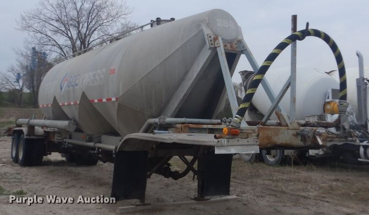 image for item HE9650 1988 Fruehauf  pneumatic dry bulk trailer