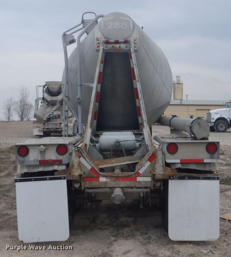 image for item HE9650 1988 Fruehauf  pneumatic dry bulk trailer