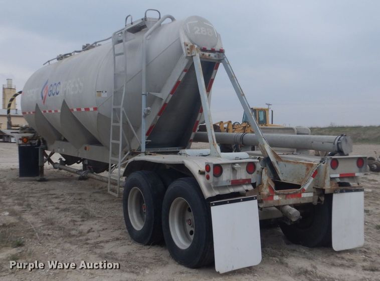 image for item HE9650 1988 Fruehauf  pneumatic dry bulk trailer