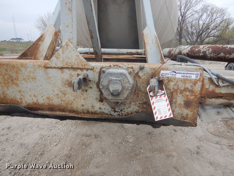 image for item HE9650 1988 Fruehauf  pneumatic dry bulk trailer