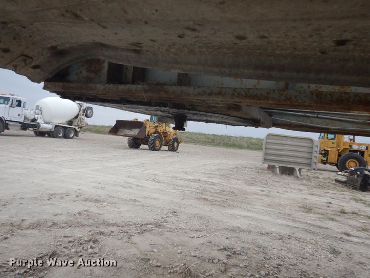 image for item HE9650 1988 Fruehauf  pneumatic dry bulk trailer