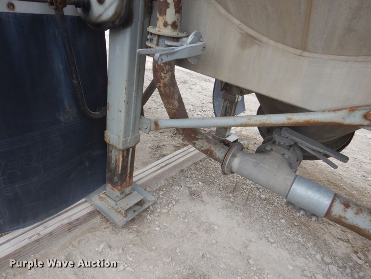 image for item HE9650 1988 Fruehauf  pneumatic dry bulk trailer