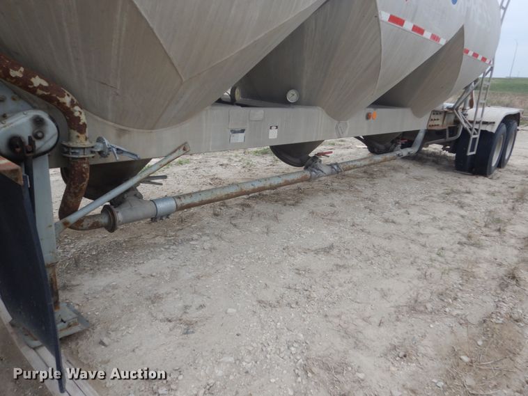 image for item HE9650 1988 Fruehauf  pneumatic dry bulk trailer