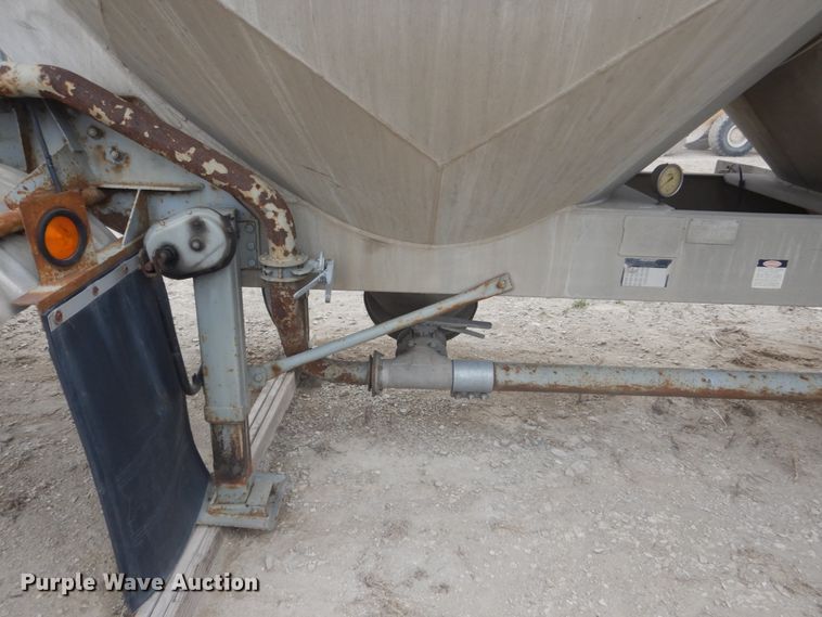 image for item HE9650 1988 Fruehauf  pneumatic dry bulk trailer