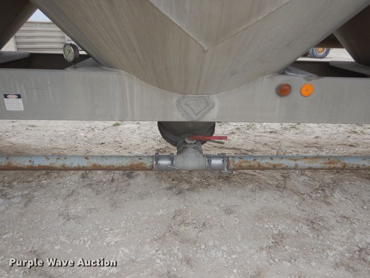 image for item HE9650 1988 Fruehauf  pneumatic dry bulk trailer