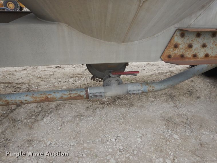 image for item HE9650 1988 Fruehauf  pneumatic dry bulk trailer