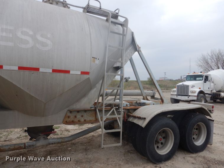 image for item HE9650 1988 Fruehauf  pneumatic dry bulk trailer