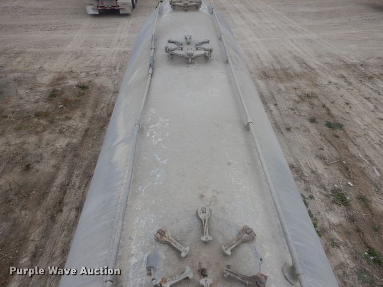 image for item HE9650 1988 Fruehauf  pneumatic dry bulk trailer