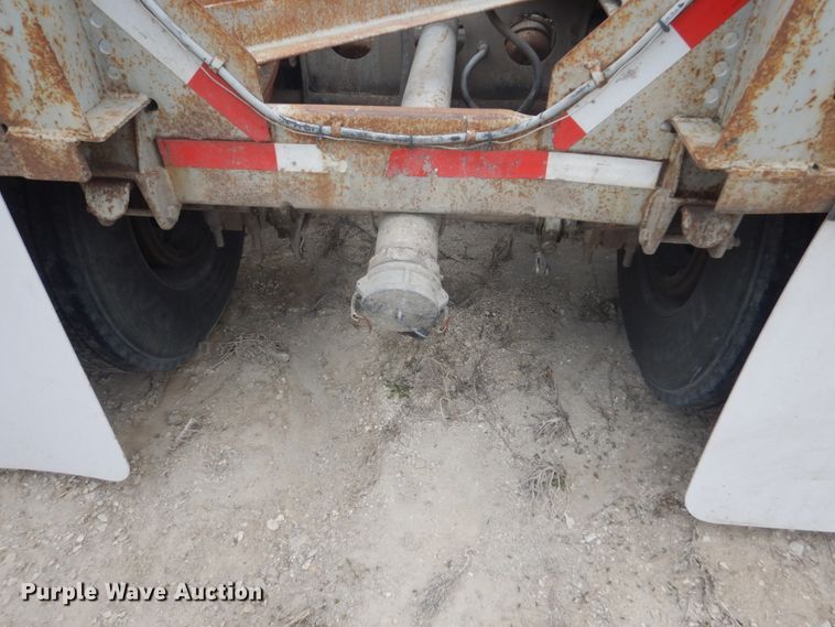 image for item HE9650 1988 Fruehauf  pneumatic dry bulk trailer