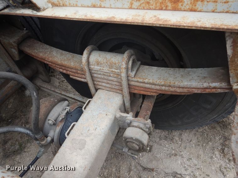 image for item HE9650 1988 Fruehauf  pneumatic dry bulk trailer