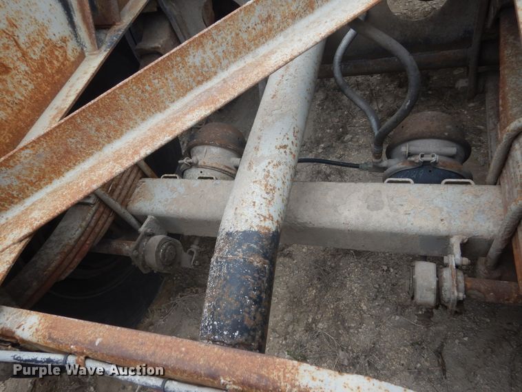 image for item HE9650 1988 Fruehauf  pneumatic dry bulk trailer