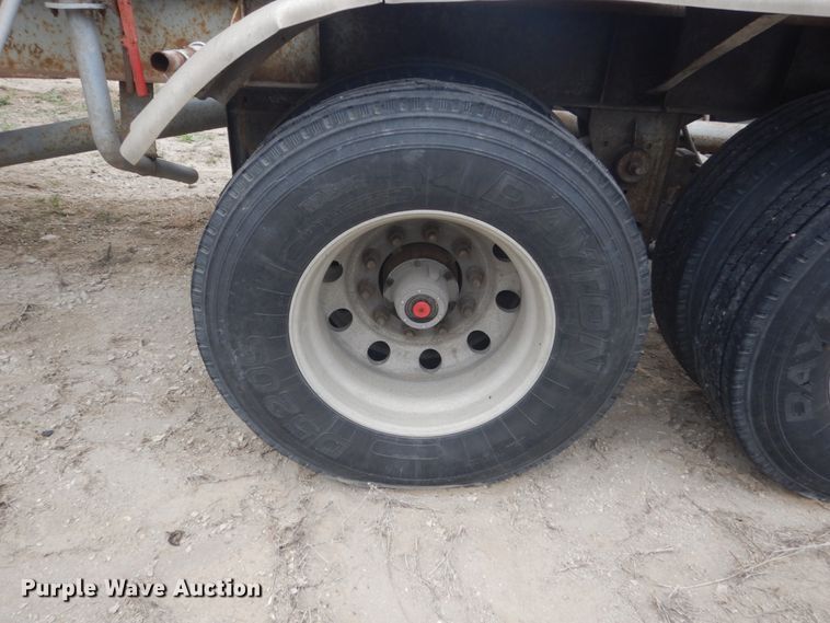 image for item HE9650 1988 Fruehauf  pneumatic dry bulk trailer