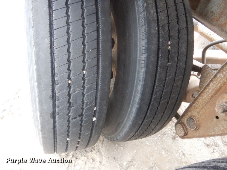 image for item HE9650 1988 Fruehauf  pneumatic dry bulk trailer