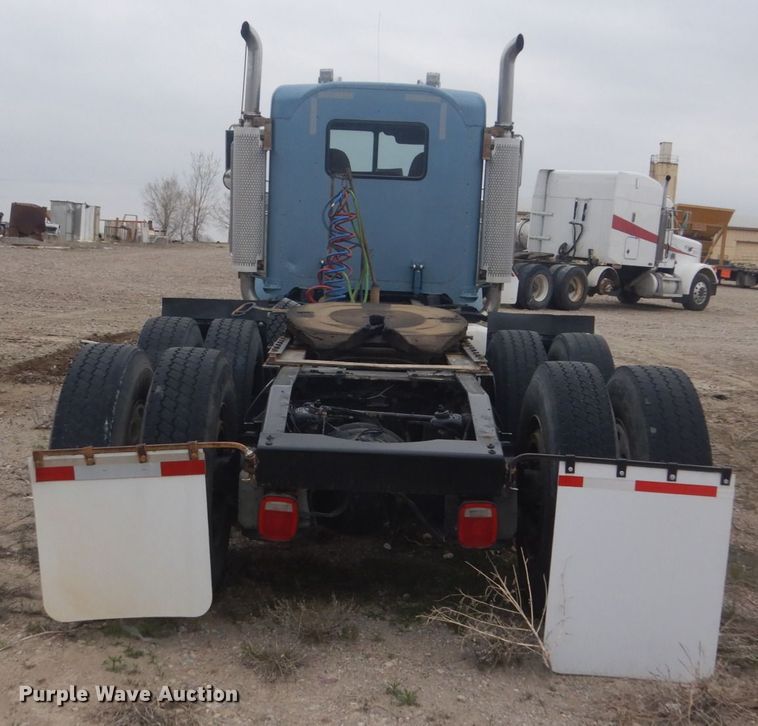 image for item HE9655 2006 Peterbilt 379  semi truck