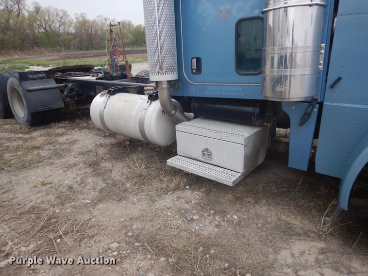 image for item HE9655 2006 Peterbilt 379  semi truck