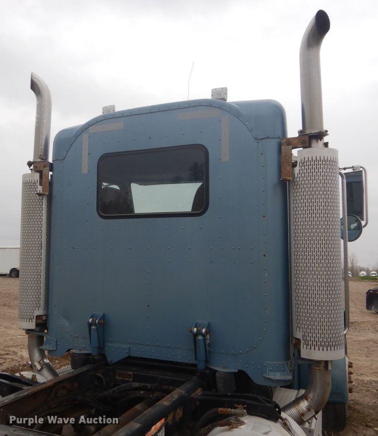 image for item HE9655 2006 Peterbilt 379  semi truck