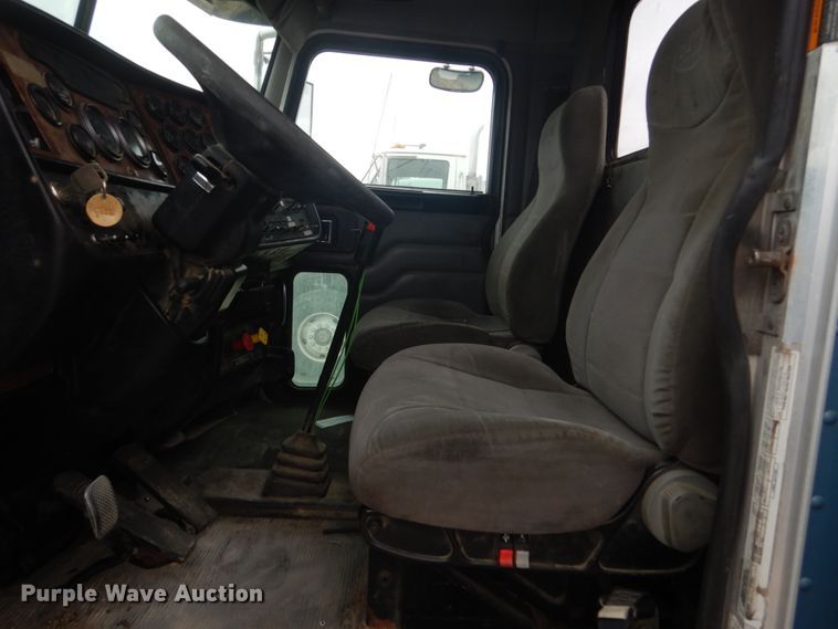 image for item HE9655 2006 Peterbilt 379  semi truck