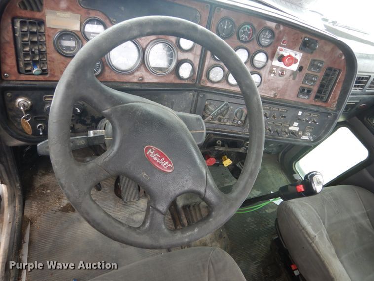 image for item HE9655 2006 Peterbilt 379  semi truck