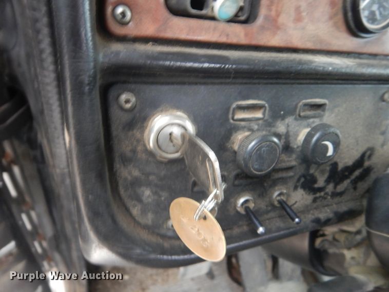 image for item HE9655 2006 Peterbilt 379  semi truck