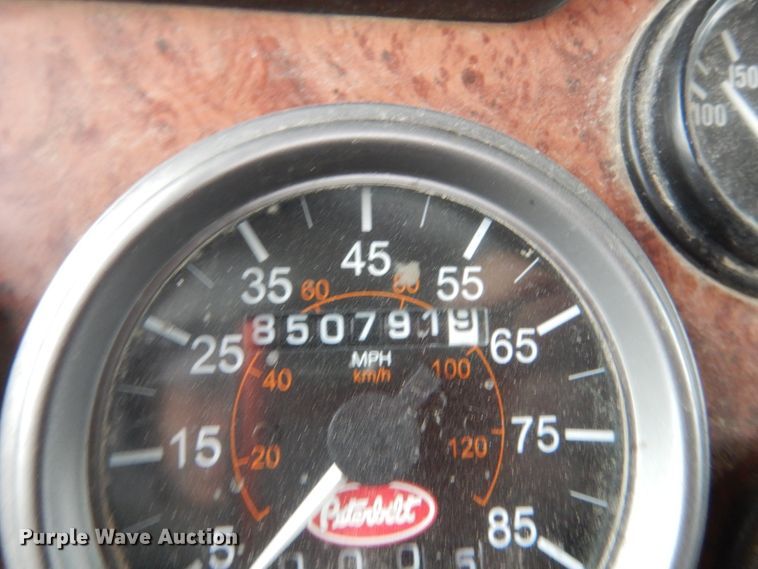 image for item HE9655 2006 Peterbilt 379  semi truck