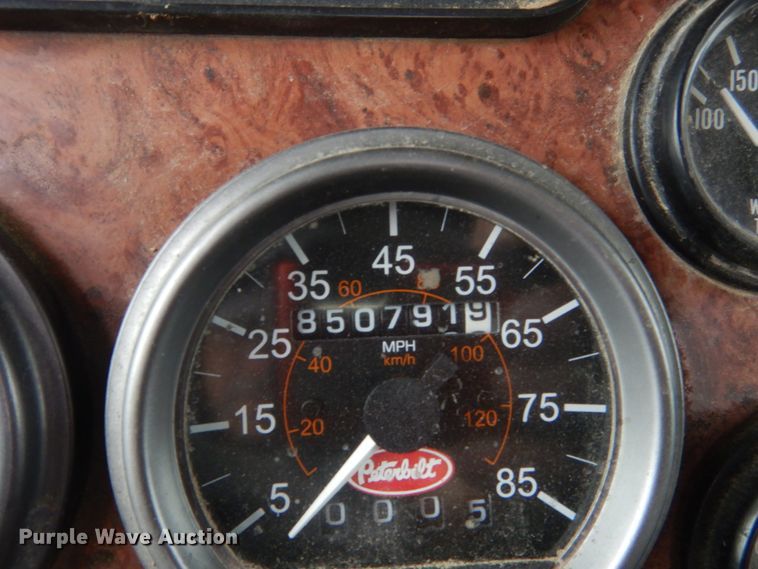 image for item HE9655 2006 Peterbilt 379  semi truck