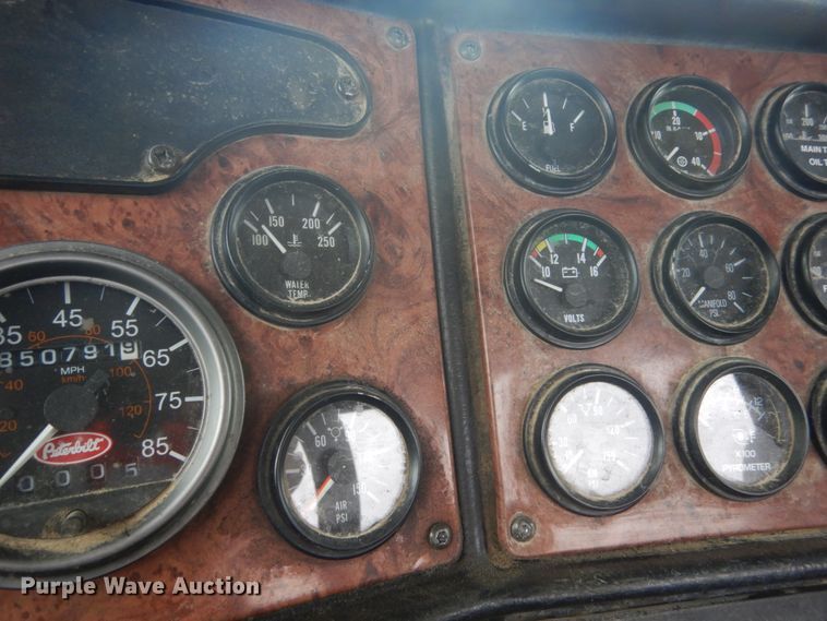 image for item HE9655 2006 Peterbilt 379  semi truck