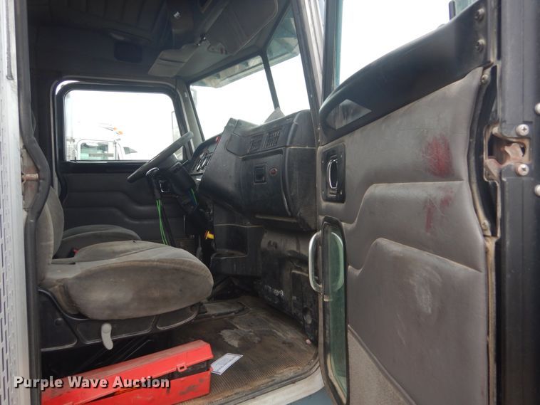 image for item HE9655 2006 Peterbilt 379  semi truck