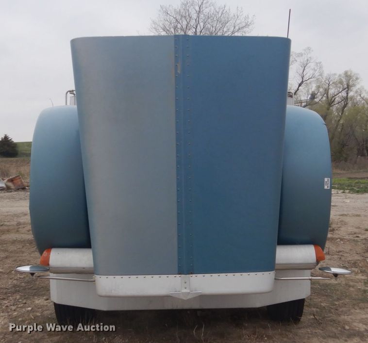 image for item HE9655 2006 Peterbilt 379  semi truck